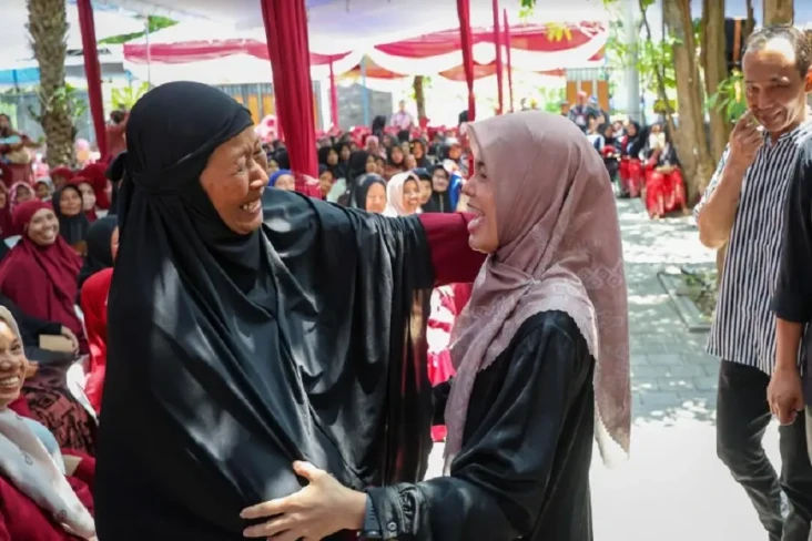 Emak-emak Muslimat di...