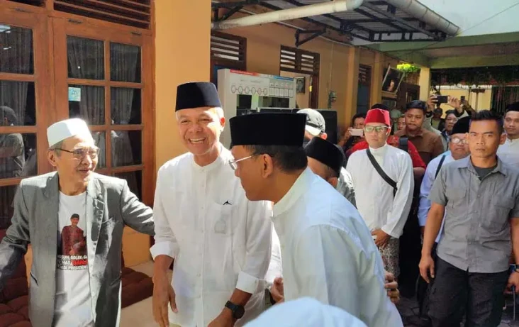 Dikunjungi Ganjar-Mahfud,...