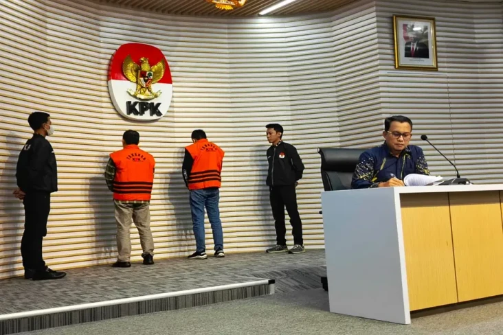 KPK Tahan 2 Penyuap...