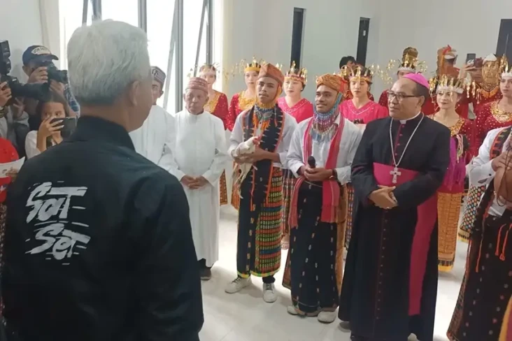 Tiba di Rumah Keuskupan...