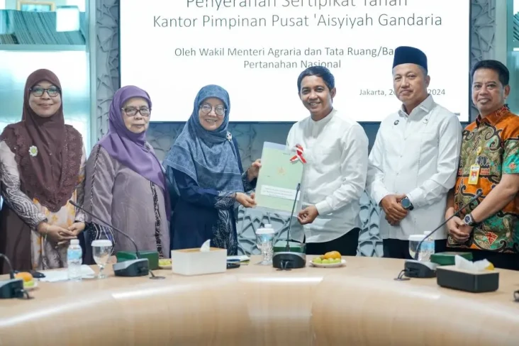 Serahkan Sertifikat...