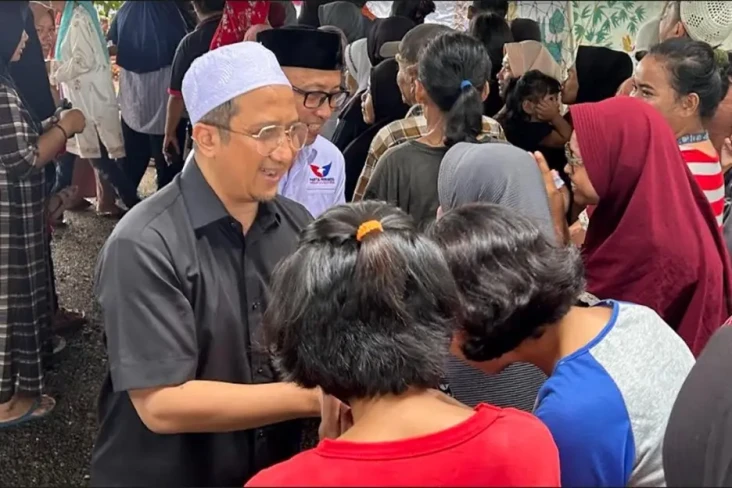 Gelar Bazar Murah, Caleg...