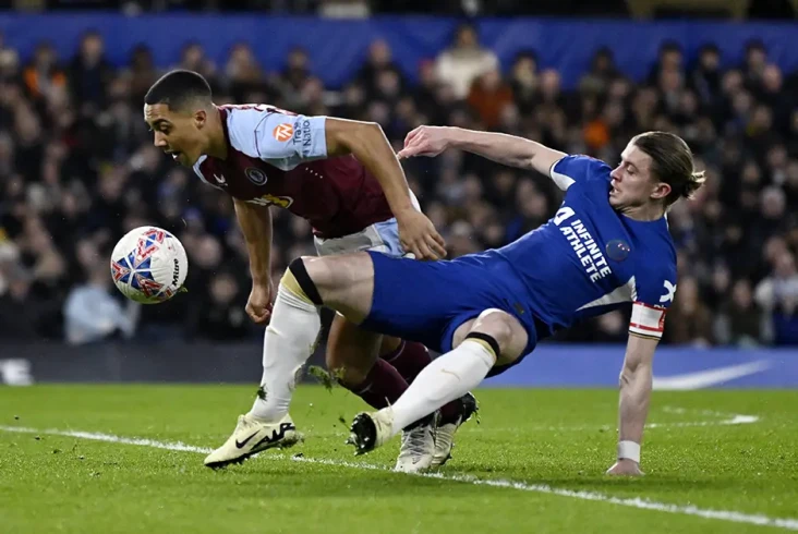 Chelsea Ditahan Aston...