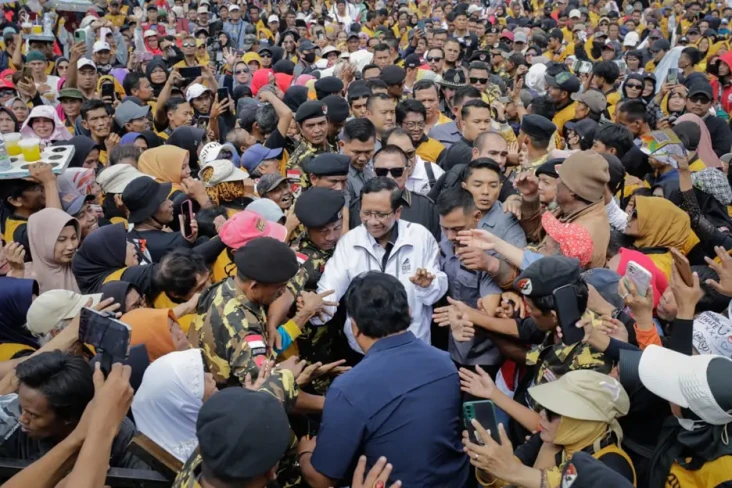 Lautan Massa Sambut...