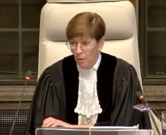 Siapa Joan E. Donoghue?...