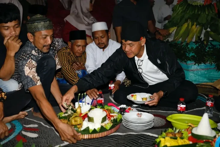 Hadiri Ruwatan Rajab,...