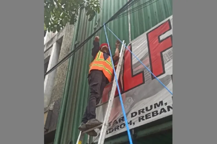 Penataan Jaringan Kabel...
