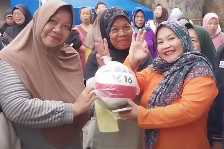 Tebus Murah Minyak Goreng...