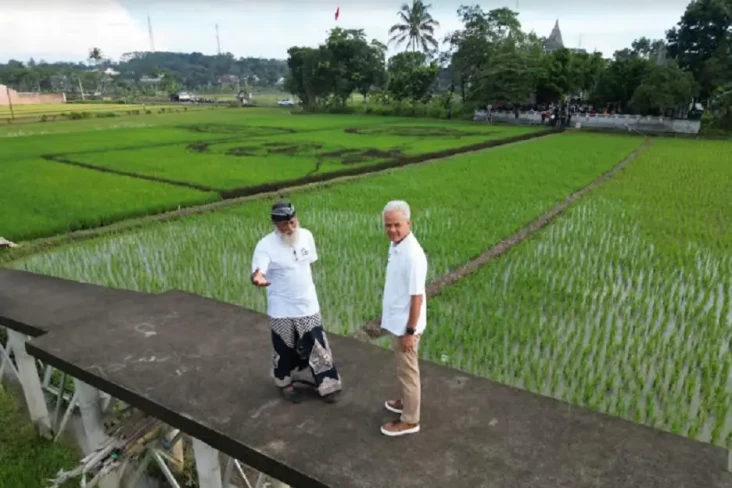 Idolakan Ganjar, Seniman...