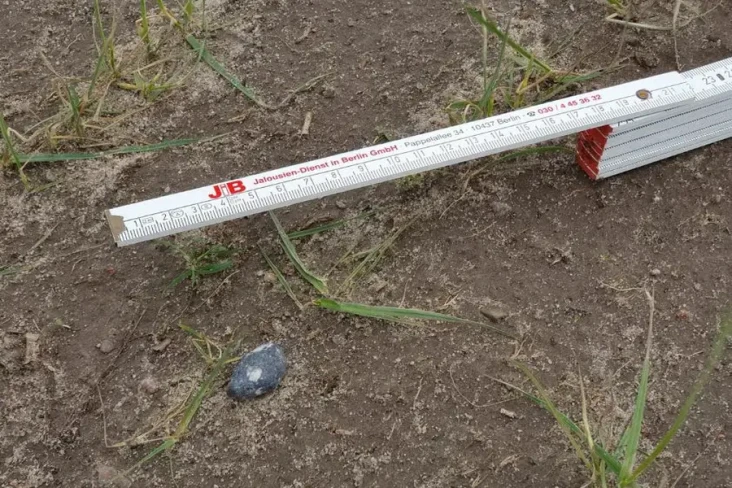 Pecahan Meteorit Langka...
