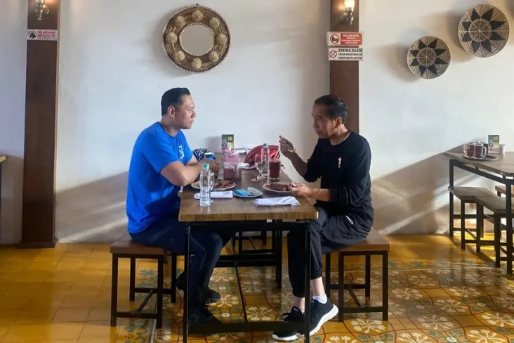 Jokowi dan AHY Sarapan...