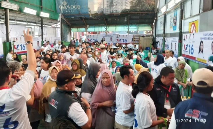 Ratusan Warga Kebayoran...