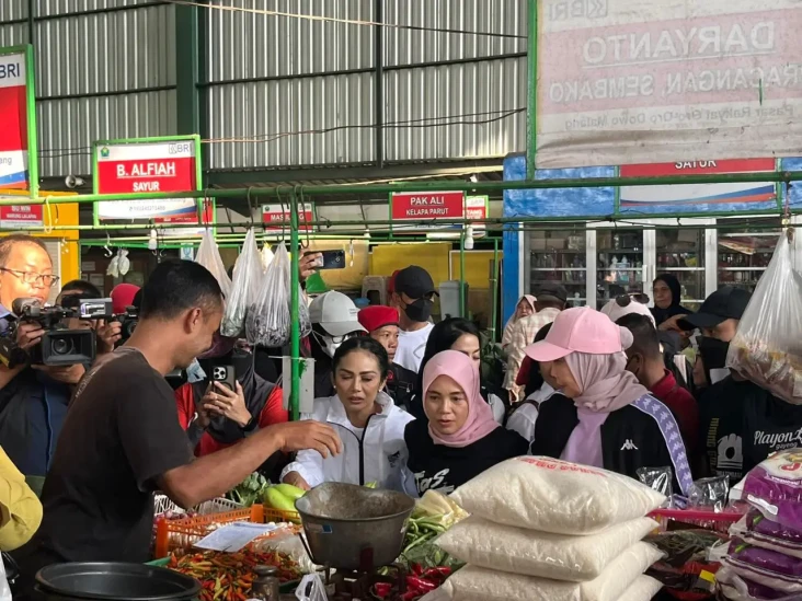 Minggu Pagi, Atikoh...
