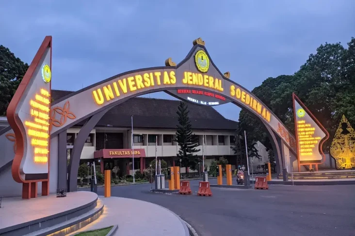 15 Universitas dengan...