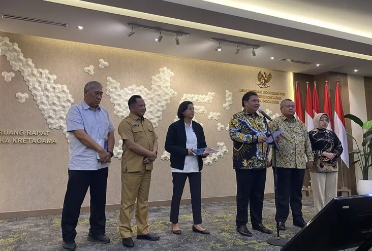Ditemani Sri Mulyani,...