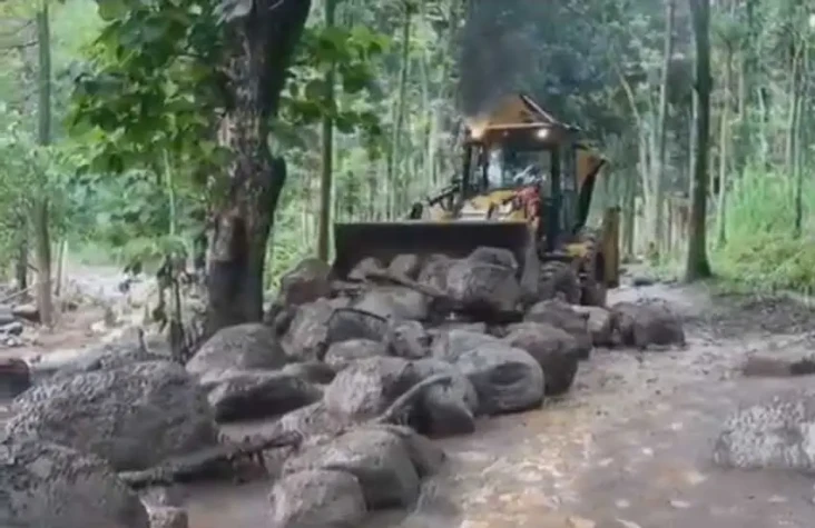 Banjir Bandang Kiriman...