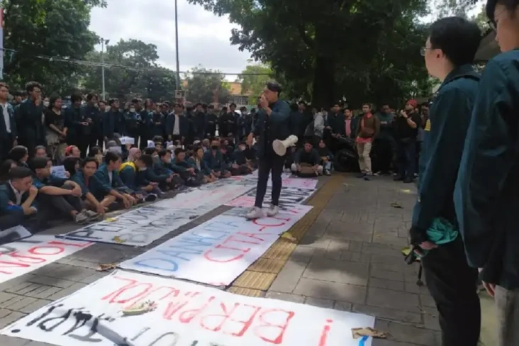 Mahasiswa ITB Geruduk...