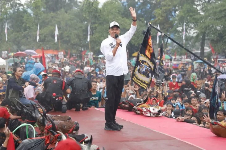 Ganjar Terharu Lihat...