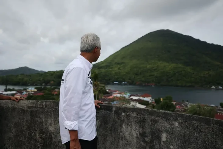 Capres Pertama Kunjungi...
