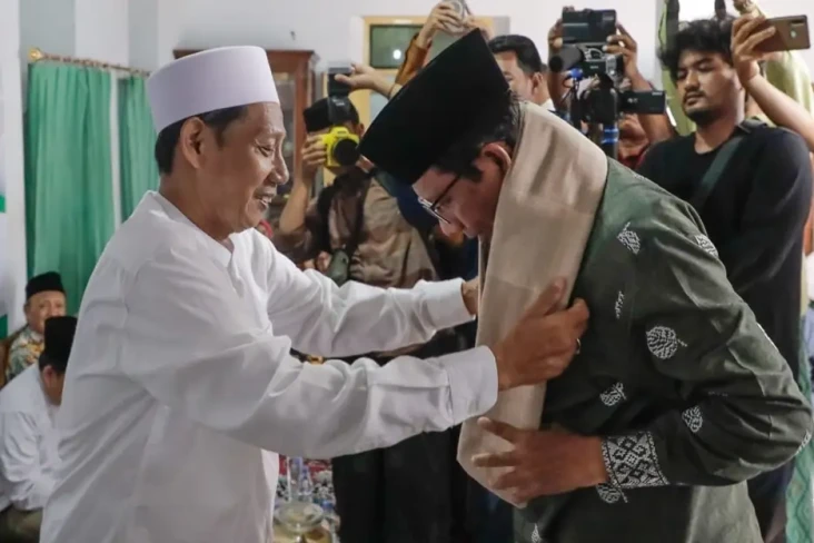 Dihadiahi Sorban, Mahfud...
