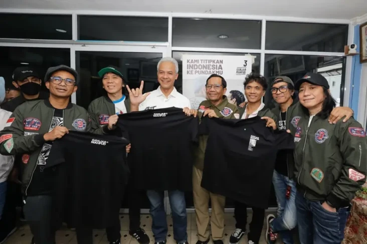 Slank Ciptakan Lagu...