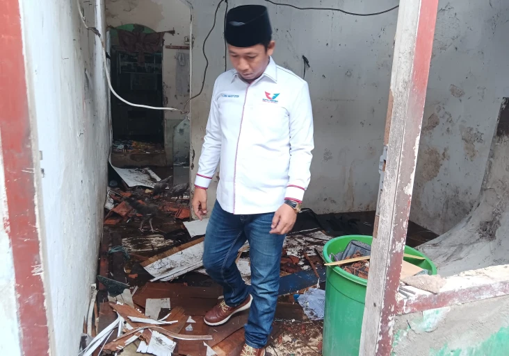 Rumah Warga Roboh, Caleg...