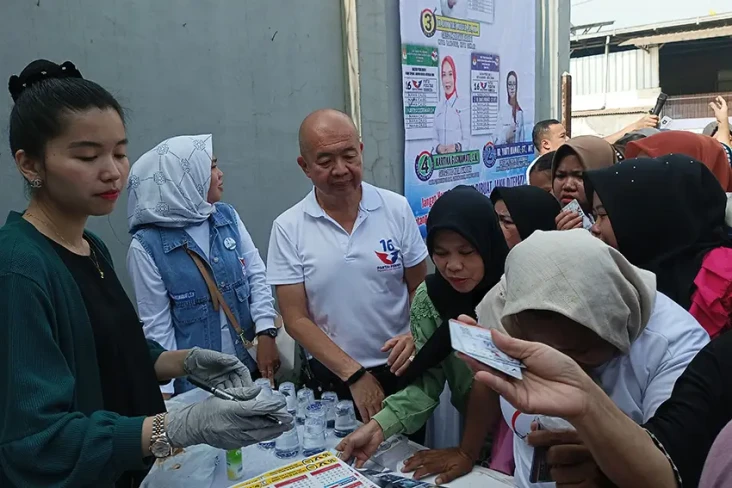 Caleg Djoni Toat Gelar...