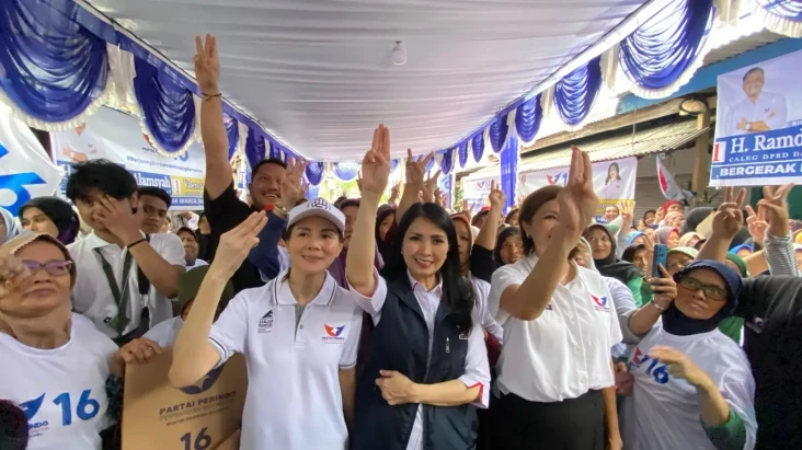 Warga Kebon Jeruk Antusias...
