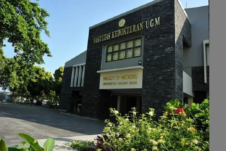 17 Universitas dengan...