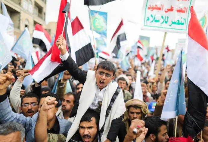 Houthi Tembakkan Rudal...