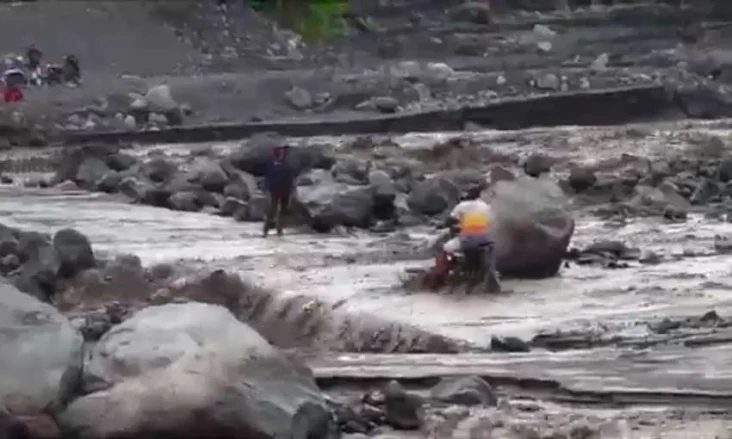 Detik-detik Banjir Lahar...