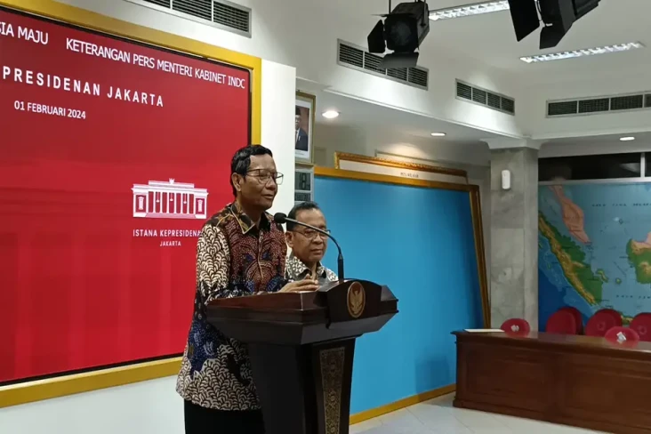 Mahfud MD Serahkan Langsung...