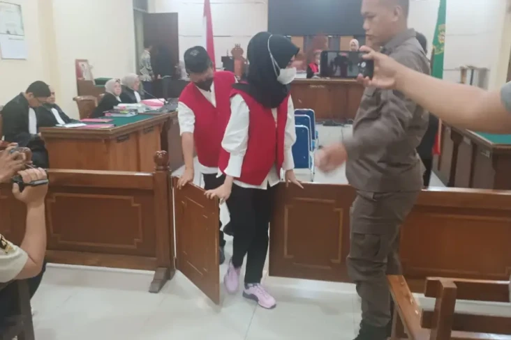 Selebgram Adelia Terima...