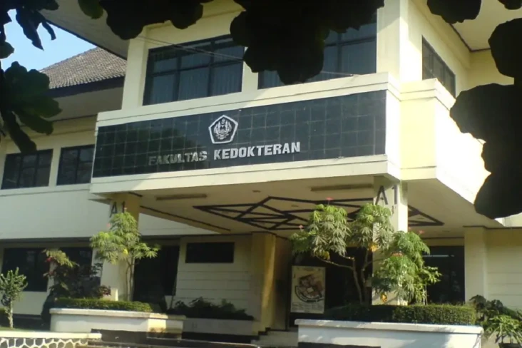 Biaya Kuliah Kedokteran...