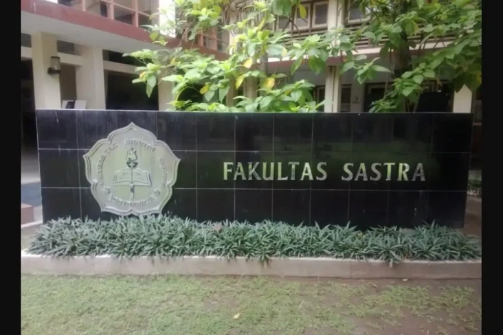 Lulusan Sastra Inggris...