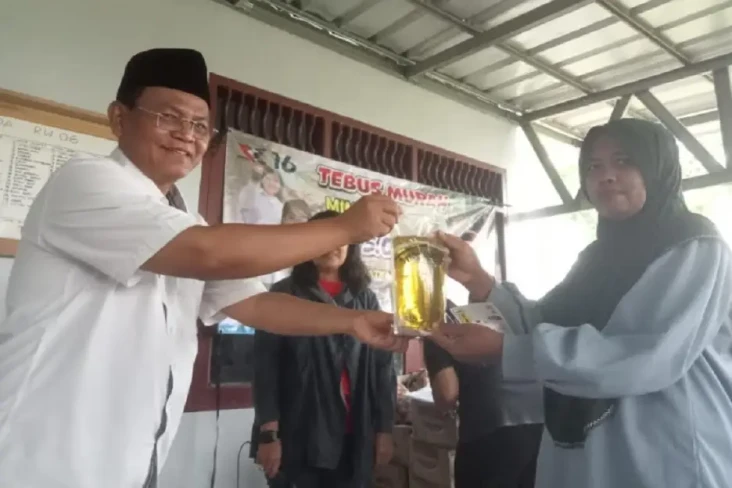 Gelar Tebus Minyak Goreng...