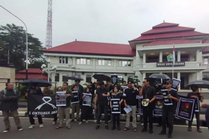 Sambut Prabowo di Malang,...