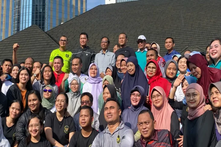 Hari Terakhir Ngantor,...