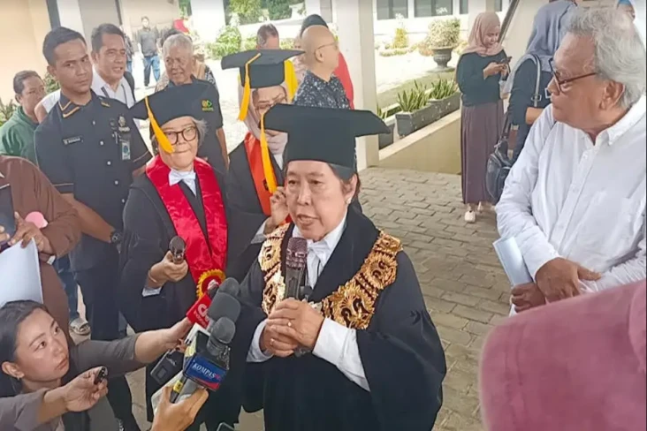 Dewan Guru Besar UI...