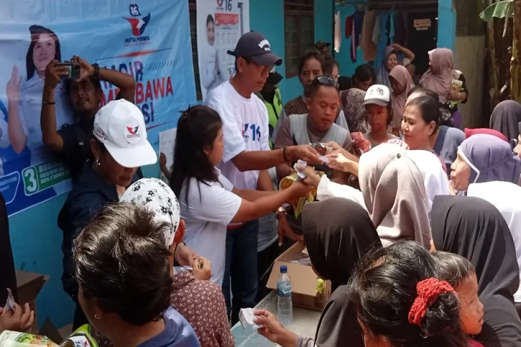Gelar Bazar Murah di...