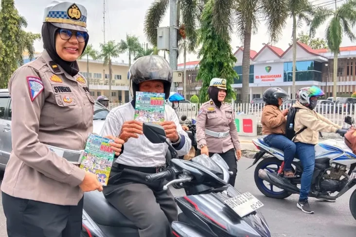 Polwan Ditlantas Polda...