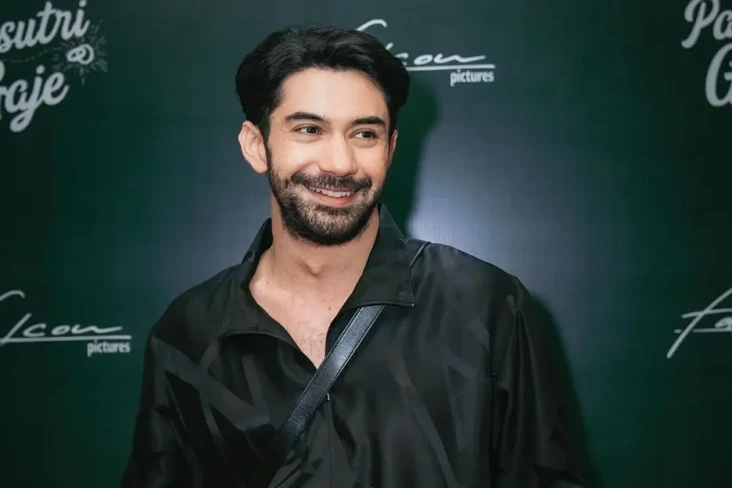 Kisah Pilu Reza Rahadian...