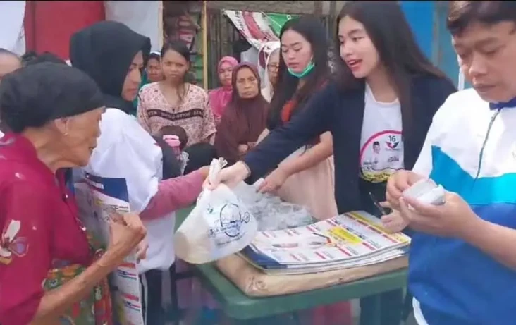 Tebus Murah Minyak Goreng,...