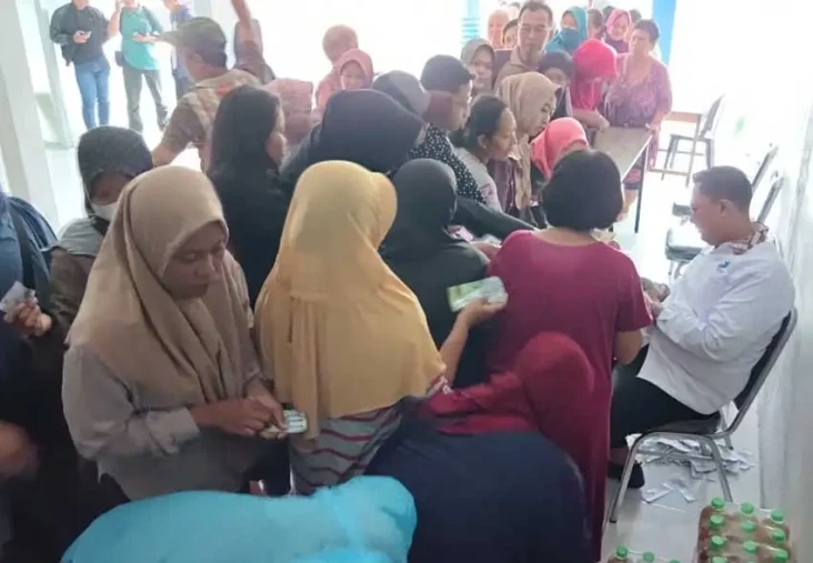 Kunjungi Bazar Minyak...
