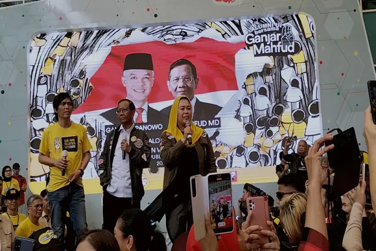Yenny Wahid: Ambil Bansosnya,...