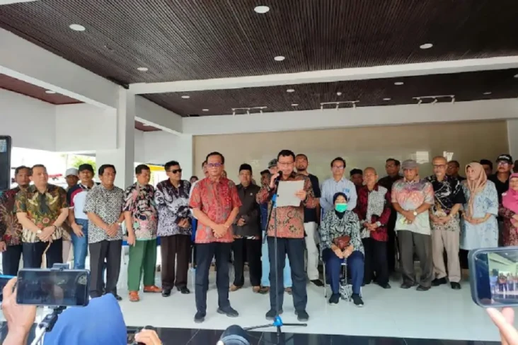 Politik Tak Lagi Mengindahkan...