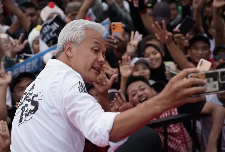 Ganjar Pranowo Buka...