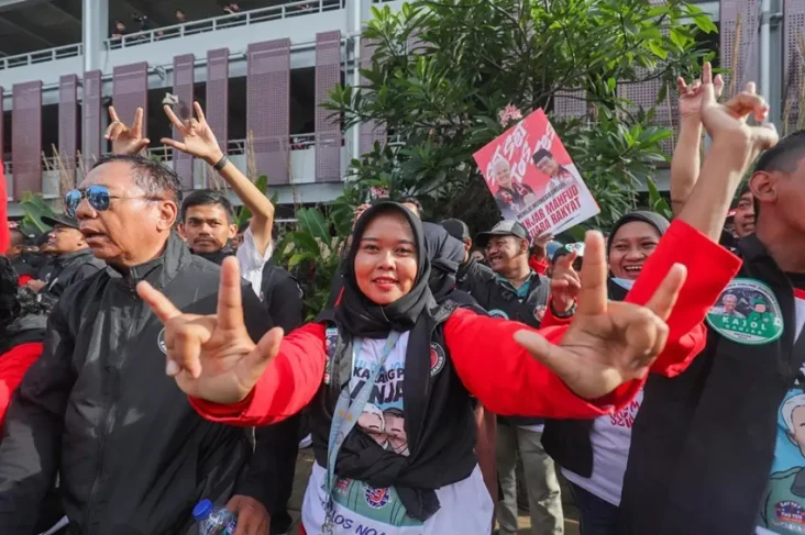 Yel-yel Pendukung Menggema...