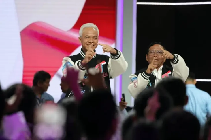 Tampil Modis dengan...