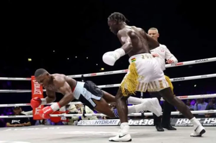 Joshua Buatsi Robohkan...